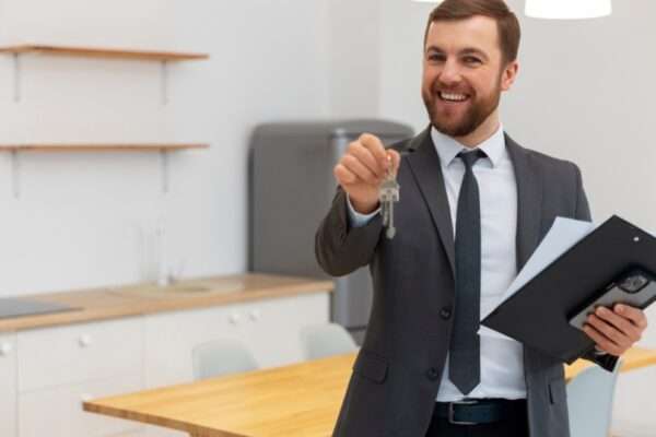 Граждан России предупредили о повышении цен на услуги риелторов